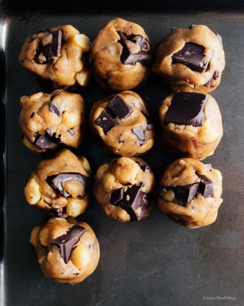 Soft and chewy brown butter macadamia nut dark chocolate chip cookie recipe | www.iamafoodblog.com