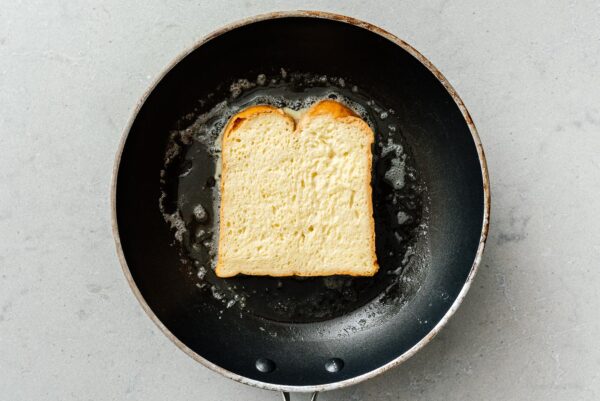 frying french toast | www.iamafoodblog.com